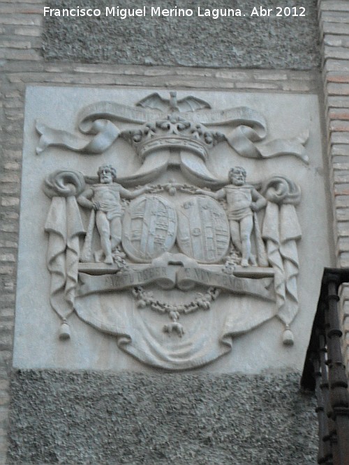 Palacio de la Marquesa de las Escalonias - Palacio de la Marquesa de las Escalonias. Escudo izquierdo