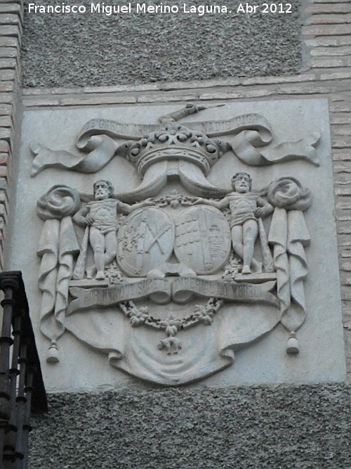 Palacio de la Marquesa de las Escalonias - Palacio de la Marquesa de las Escalonias. Escudo derecho