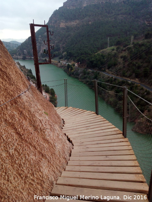 Caminito del Rey - Caminito del Rey. Restos de la antigua conduccin elctrica