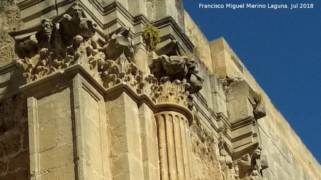 Iglesia de Santa Mara - Iglesia de Santa Mara. Detalle de los capiteles de la torre