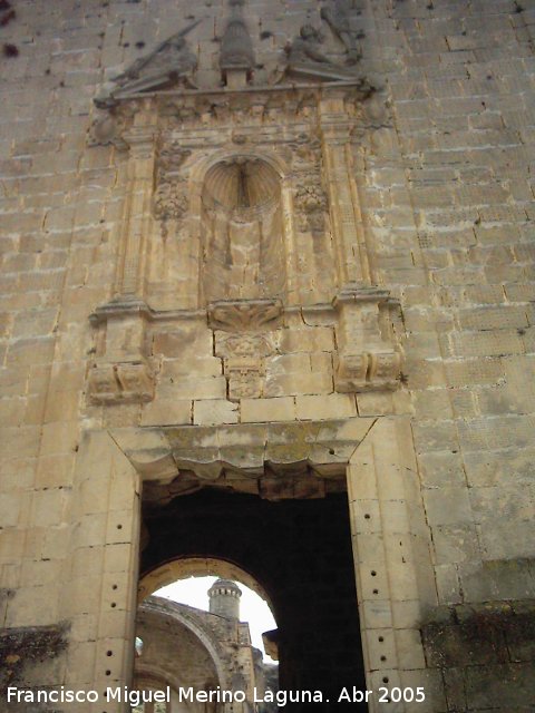 Iglesia de Santa Mara - Iglesia de Santa Mara. Hornacina sobre la ventana de la torre en la fachada principal