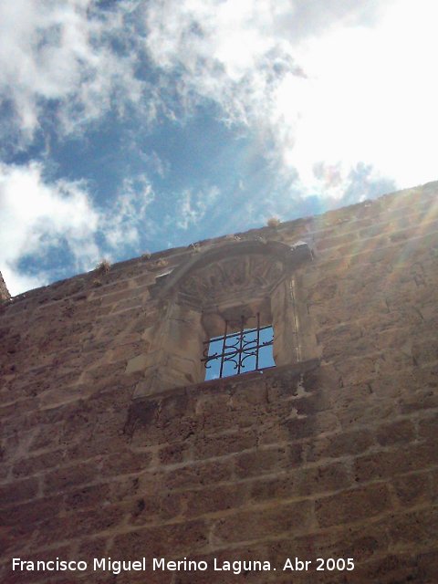 Iglesia de Santa Mara - Iglesia de Santa Mara. Ventana superior de la fachada lateral