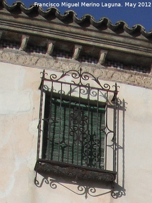 Casa de la Calle lamos n 13 - Casa de la Calle lamos n 13. Rejera del tercer piso y el alero