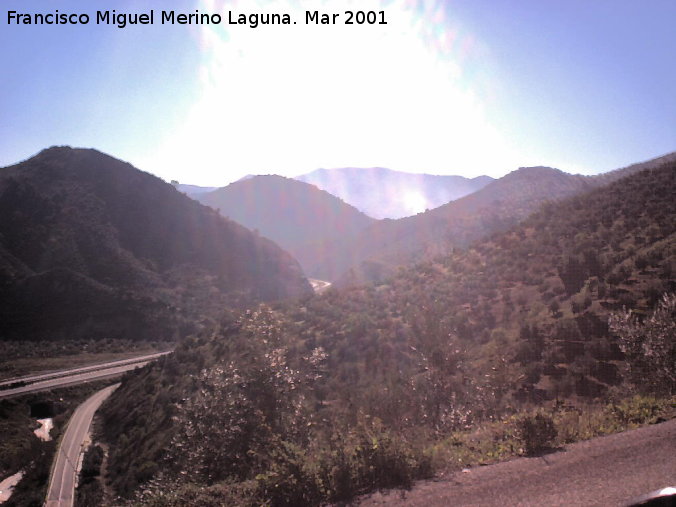 Sierra - Sierra. Desde la carretera que sube a Crcheles con la autova al fondo