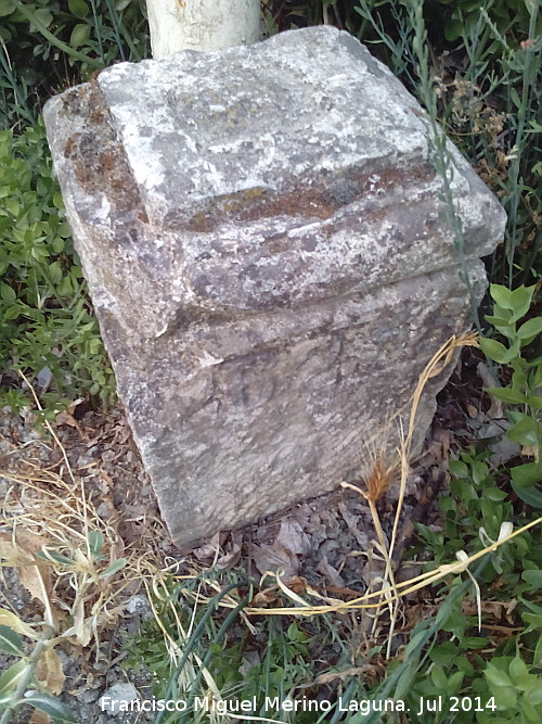 Cruz de la Calle Carrl - Cruz de la Calle Carrl. Base de piedra