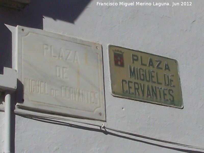 Plaza Miguel de Cervantes - Plaza Miguel de Cervantes. Placa