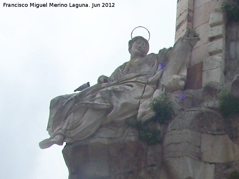 Triunfo de San Rafael de la Puerta del Puente - Triunfo de San Rafael de la Puerta del Puente. Estatua izquierda