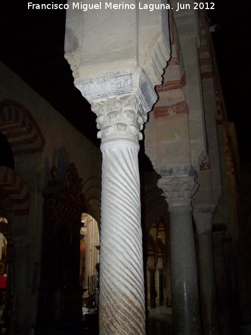 Mezquita Catedral. Mezquita de Abd al-Rahman I - Mezquita Catedral. Mezquita de Abd al-Rahman I. Columna estriada