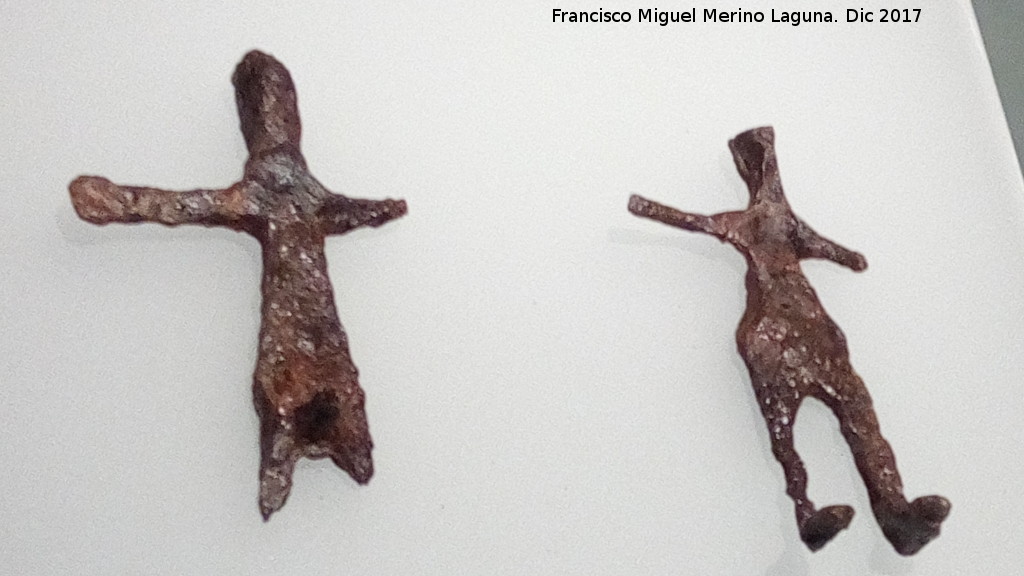 Las Atalayuelas - Las Atalayuelas. Exvobos de hierro de un hombre y una mujer. Siglos II-I a.C. Museo Ibero de Jan