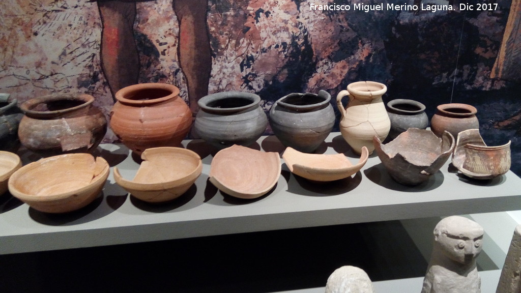 Las Atalayuelas - Las Atalayuelas. Ofrendas de vasos. Museo Ibero de Jan