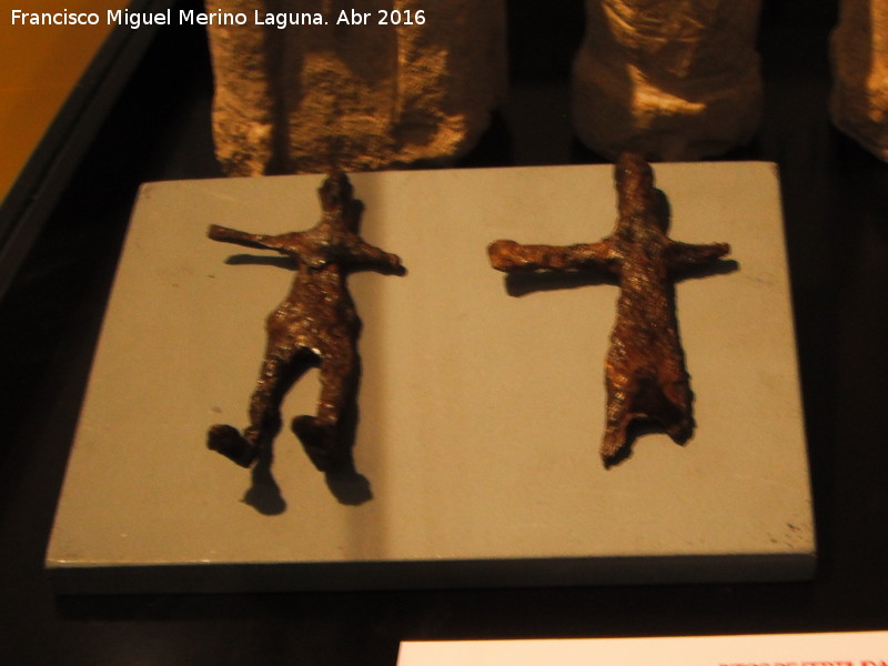 Las Atalayuelas - Las Atalayuelas. Exvotos de hierro. Mujer y hombre. Museo Provincial de Jan