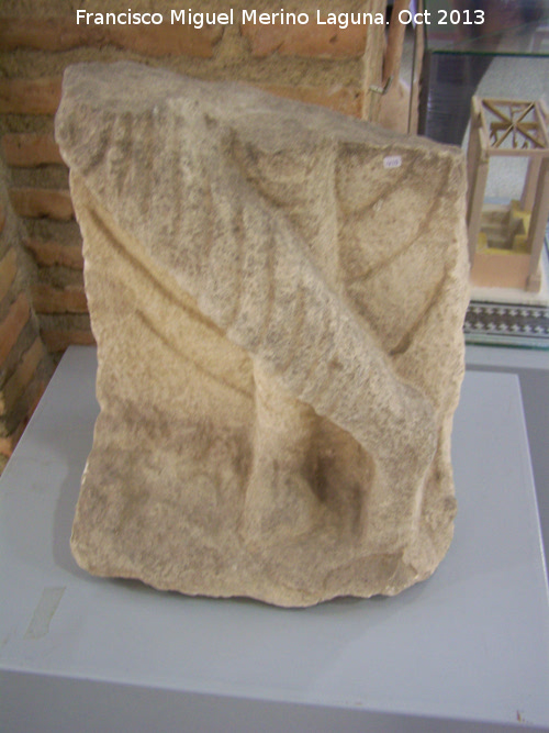 Las Atalayuelas - Las Atalayuelas. Fragmento de estatua romana del Pastor Atis. Siglos II-III d.C. Museo San Antonio de Padua - Martos