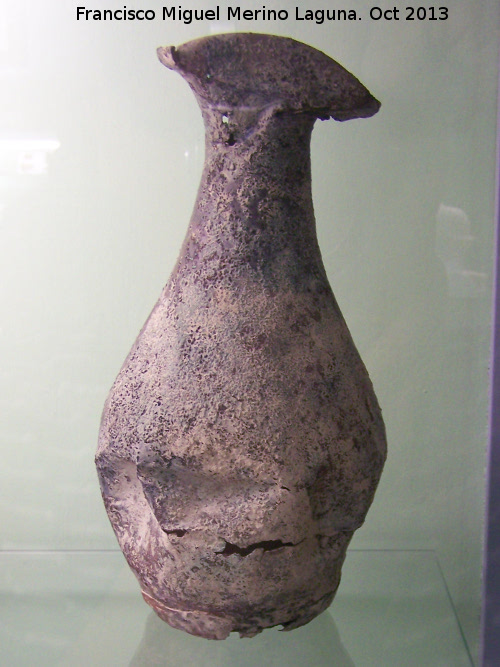 Las Atalayuelas - Las Atalayuelas. Vasija de bronce. Museo San Antonio de Padua - Martos