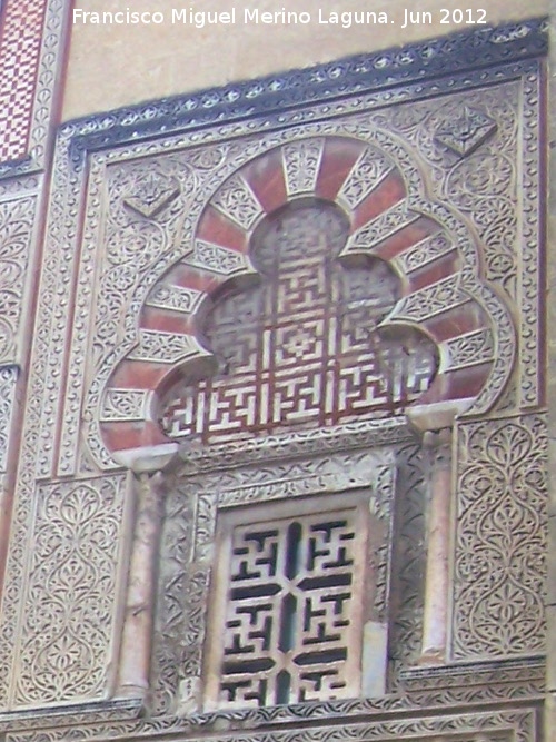 Mezquita Catedral. Puerta de San Nicols - Mezquita Catedral. Puerta de San Nicols. Ventana con celosa