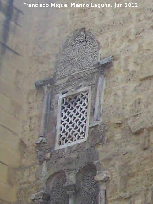 Mezquita Catedral. Puerta del Sagrario - Mezquita Catedral. Puerta del Sagrario. Ventana con celosa
