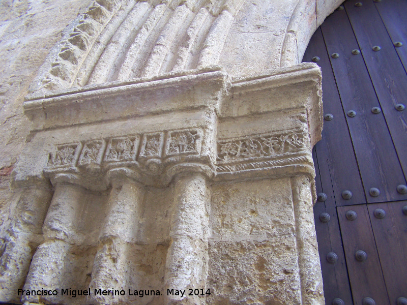 Iglesia de Santiago - Iglesia de Santiago. Capitel izquierdo