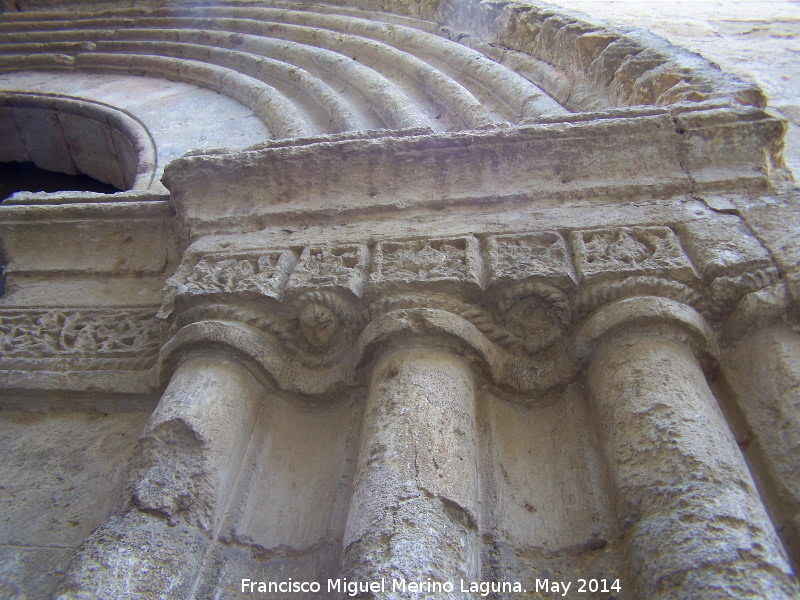 Iglesia de Santiago - Iglesia de Santiago. Capitel derecho