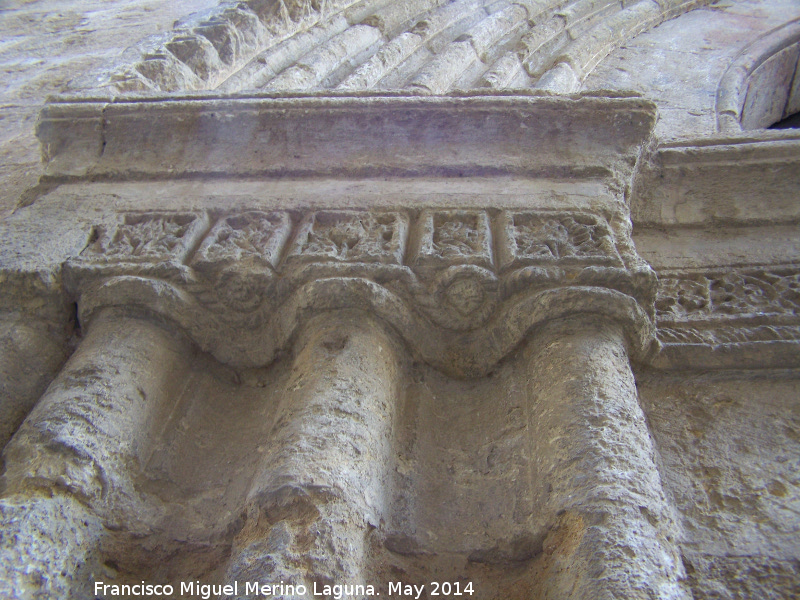 Iglesia de Santiago - Iglesia de Santiago. Capitel izquierdo