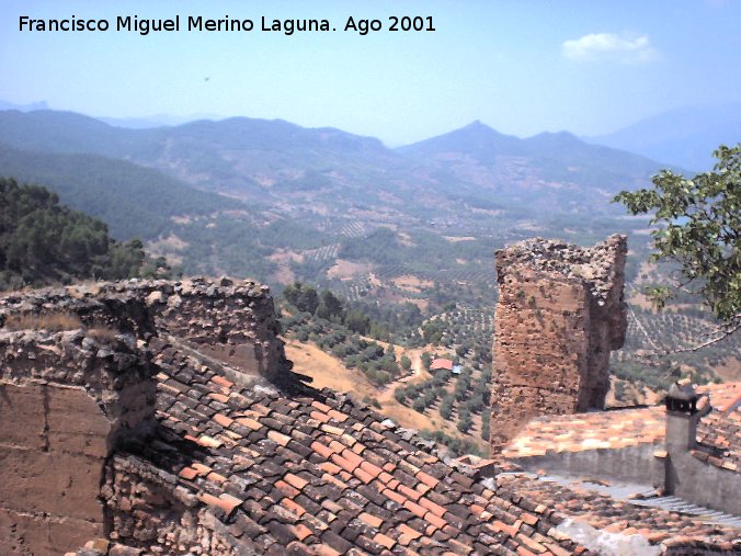 Muralla de Hornos - Muralla de Hornos. Los mismos torreones antes vistos, desde el castillo