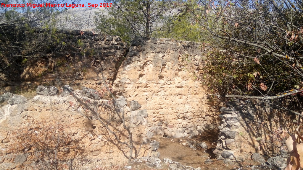 Castillo de Bujaraizar - Castillo de Bujaraizar. Muralla