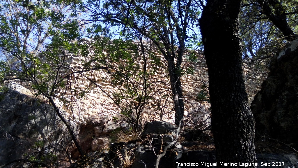 Castillo de Bujaraizar - Castillo de Bujaraizar. Muralla