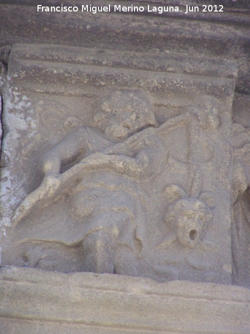 Palacio de las Columnas - Palacio de las Columnas. Relieve de la pilastra izquierda