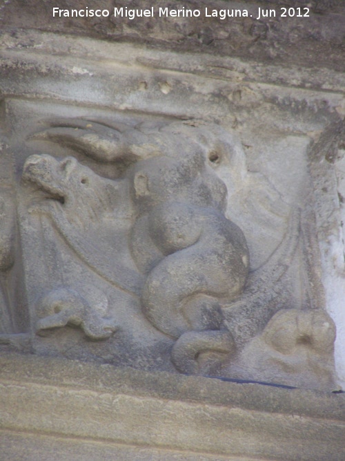 Palacio de las Columnas - Palacio de las Columnas. Relieve de la pilastra derecha