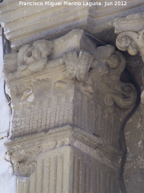 Palacio de las Columnas - Palacio de las Columnas. Capitel de las pilastras