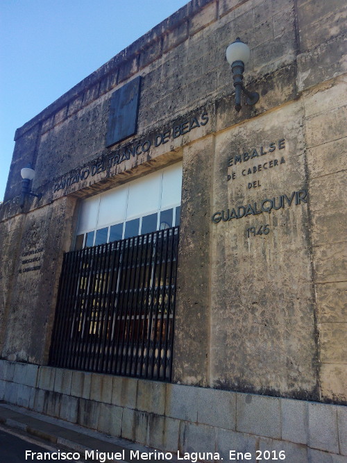 Pantano del Tranco - Pantano del Tranco. Caseta de la presa