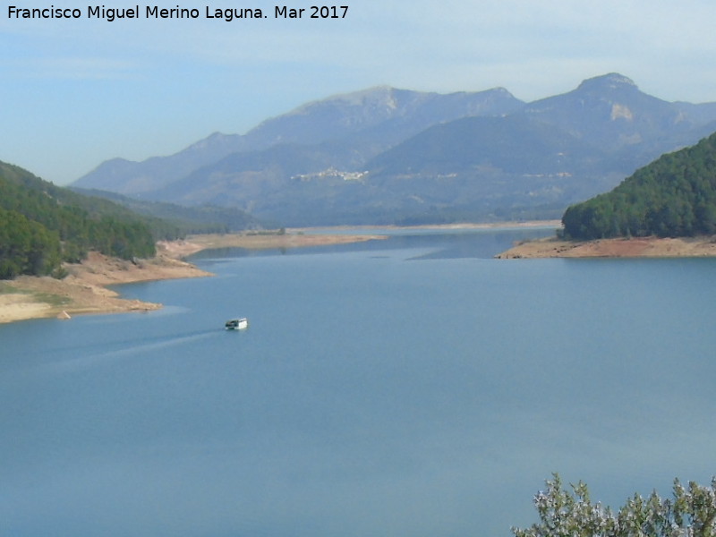 Pantano del Tranco - Pantano del Tranco. Barco Solar del Tranco