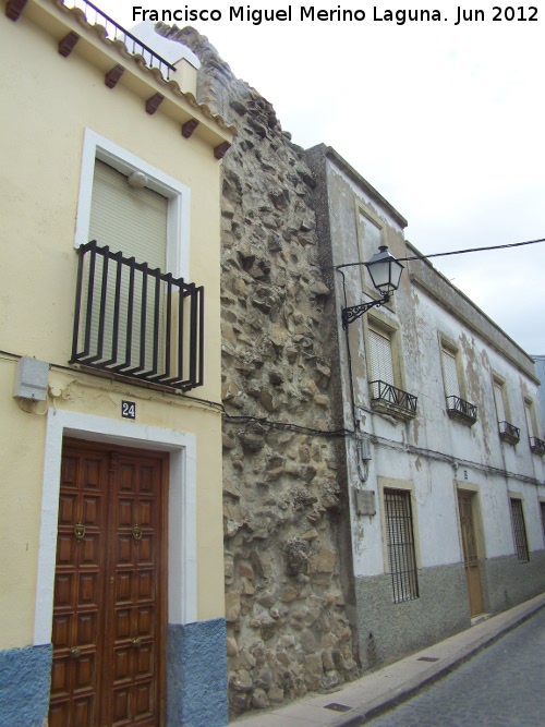 Puerta de San Bartolom - Puerta de San Bartolom. Resto de muralla embutido entre las casas