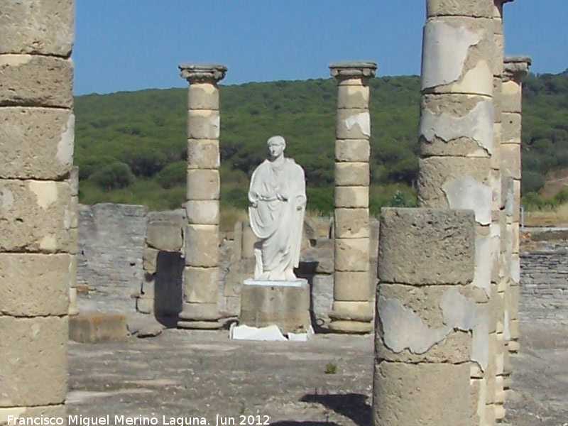 Baelo Claudia. Baslica - Baelo Claudia. Baslica. Estatua