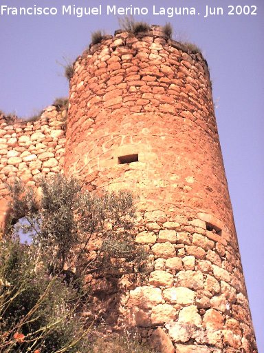 Castillo de los Duques de Alburquerque - Castillo de los Duques de Alburquerque. Torren esquinero derecho de la fachada