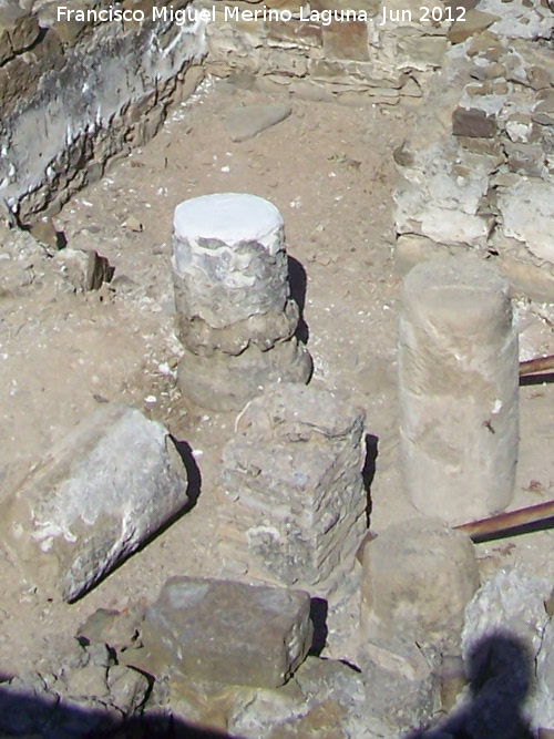 Baelo Claudia. Templo de Isis - Baelo Claudia. Templo de Isis. Columnas del patio