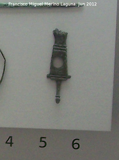 Baelo Claudia. Tabernae del Foro - Baelo Claudia. Tabernae del Foro. Amuleto flico de bronce. Siglo I d.C. Museo de Baelo Claudia