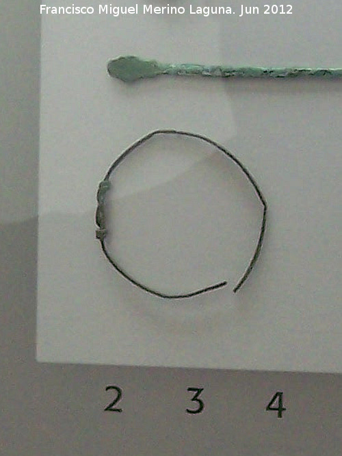 Baelo Claudia. Necrpolis - Baelo Claudia. Necrpolis. Pulsera de bronce. Siglos I-II d.C. Museo de Baelo Claudia