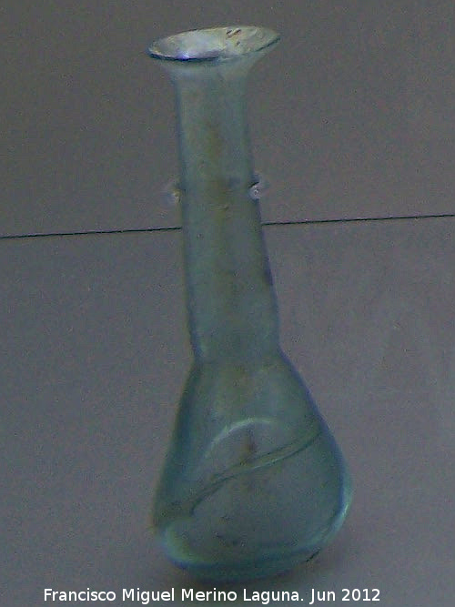  - . Ungentario de vidrio. Siglo I d.C. Museo de Baelo Claudia