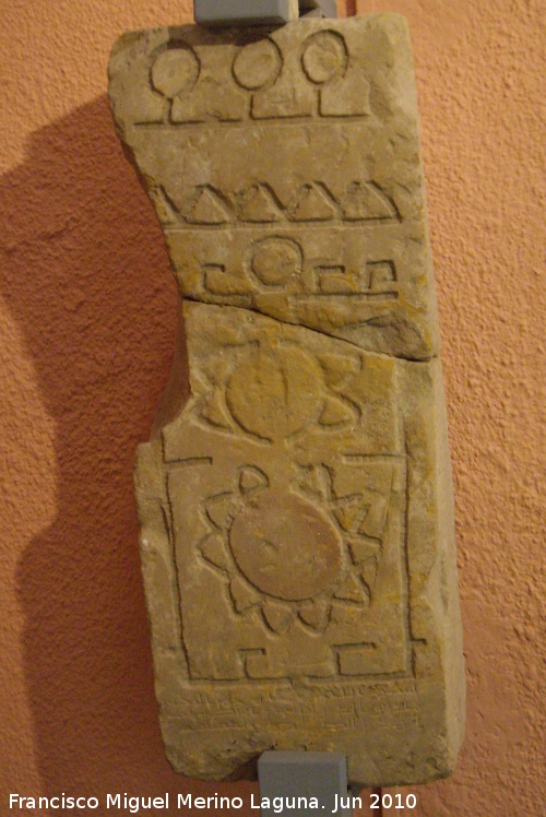 Historia de Ibros - Historia de Ibros. Estela epigrfica que en su parte inferior se lee la Basmala y el Corn I, 3-5. Museo Provincial de Jan