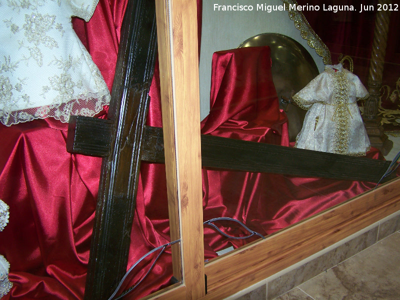 Cristo Yaciente aparecido en un tronco - Cristo Yaciente aparecido en un tronco. Cruz donde se procesionaba