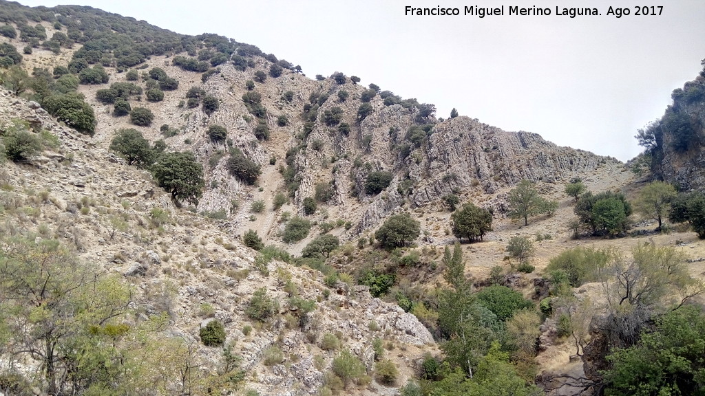 Cerro del Tercero - Cerro del Tercero. Afloramientos de estratos