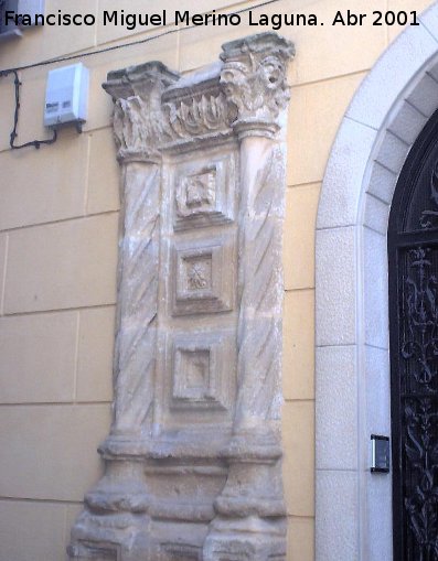 Casa del Rey Fernando - Casa del Rey Fernando. Columnas de la izquierda