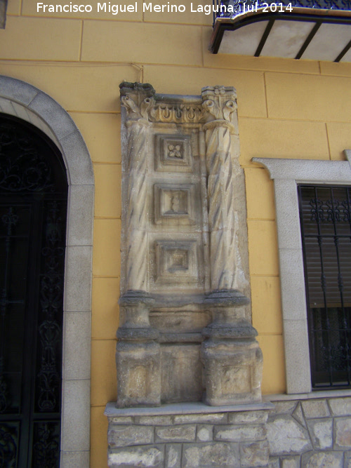 Casa del Rey Fernando - Casa del Rey Fernando. Columnas de la derecha
