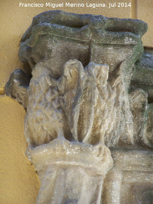 Casa del Rey Fernando - Casa del Rey Fernando. Capitel izquierdo