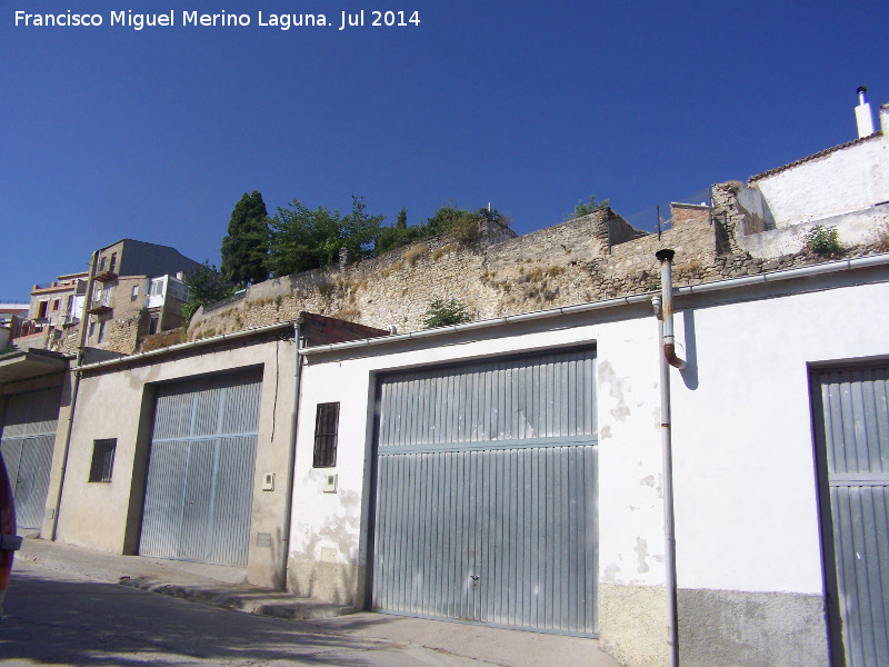 Murallas de Iznatoraf - Murallas de Iznatoraf. Paseo de la Cava