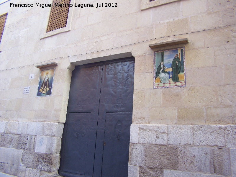 Convento de Las Monjas de la Sangre - Convento de Las Monjas de la Sangre. Puerta lateral