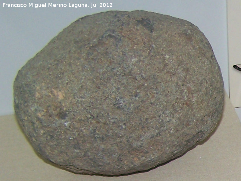 Las Capacheras - Las Capacheras. Posible proyectil de piedra - Museo de Archidona
