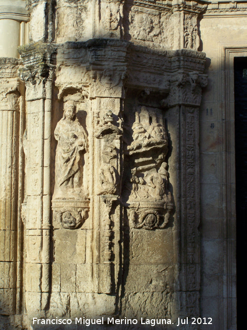 Iglesia de la Asuncin - Iglesia de la Asuncin. Estatuas de la izquierda