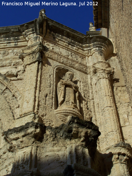 Iglesia de la Asuncin - Iglesia de la Asuncin. Estatua de la derecha superior