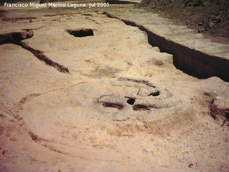 Marroques Bajos - Marroques Bajos. Cabaa circular con hueco para el palo central y una formacin en cruz en su centro perteneciente al quinto anillo