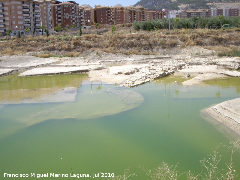 Marroques Bajos - Marroques Bajos. Murallas con bastines circulares uno inundado